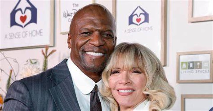 Rebecca Crews (TV Producer) - Age, Birthday, Bio, Facts, Family, Net Worth, Height & More