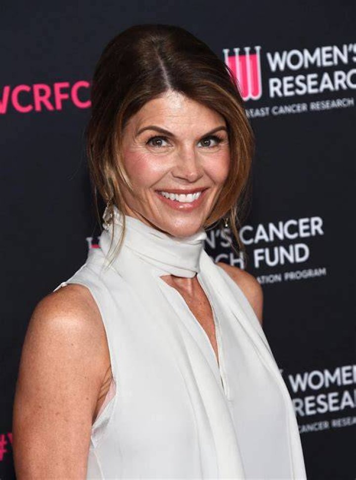 Steve Madden Says Lori Loughlin Shouldn't Go to Prison for Misguided Help
